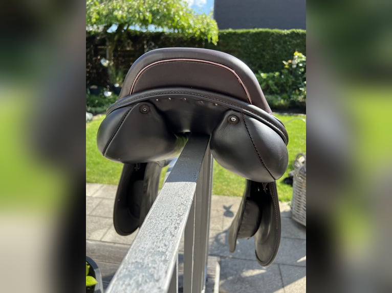 Springsattel Dresch Dubai Jump 17 Zoll, braun