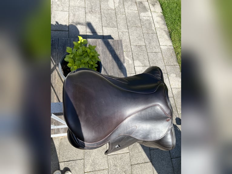 Springsattel Dresch Dubai Jump 17 Zoll, braun
