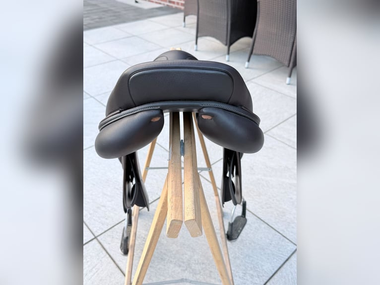 Springsattel Ikonic Classic Line 17“ dunkelbraun neuwertig