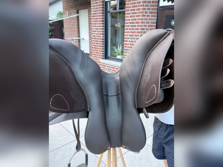 Springsattel Ikonic Classic Line 17“ dunkelbraun neuwertig