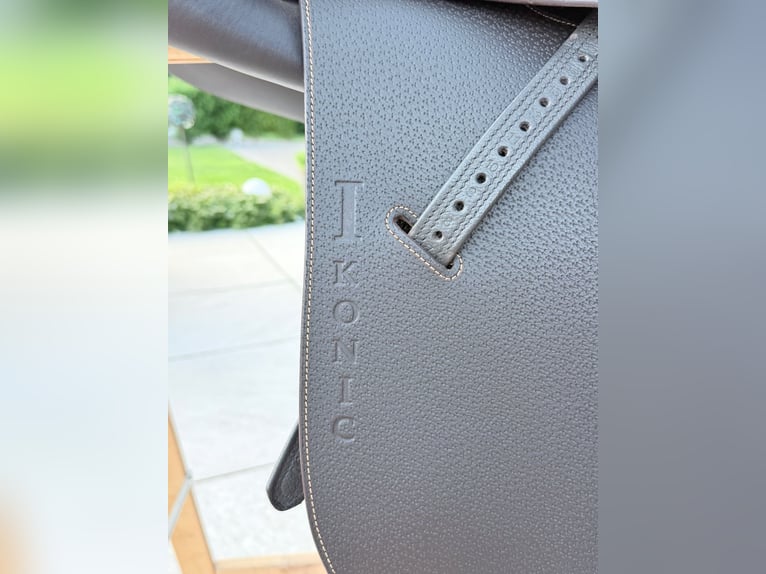 Springsattel Ikonic Classic Line 17“ dunkelbraun neuwertig