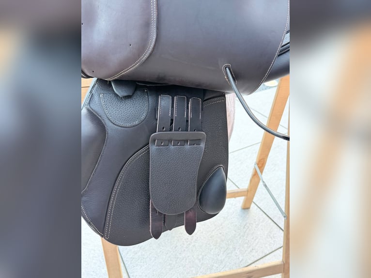 Springsattel Ikonic Classic Line 17“ dunkelbraun neuwertig