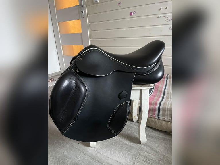 Springsattel „Jantar“ – Exclusive Version – 17,5"