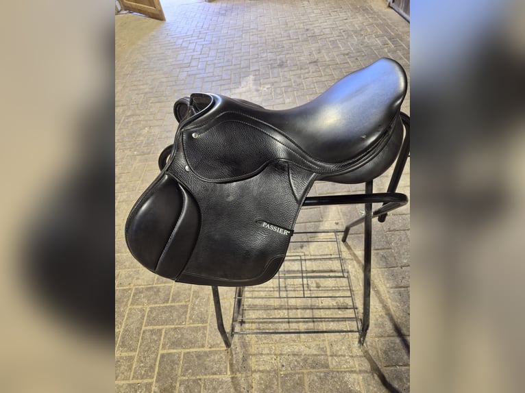 Springsattel Passier Arktur schwarz 17.5