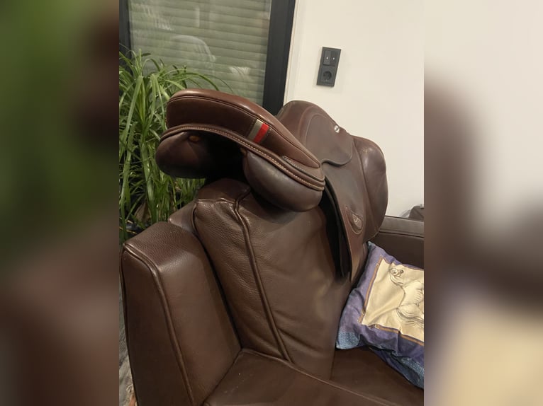 TOP Springsattel JF dunkelbraun 18 Zoll, NUR 2 Jahre alt