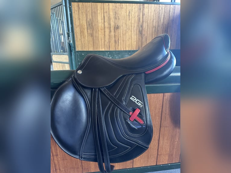 Verkaufe CWD 2Gs Springsattel | 17" | Maßanfertigung | Wie neu | Standort: Köln