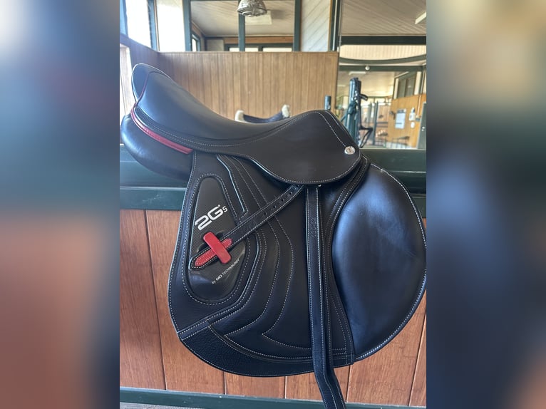Verkaufe CWD 2Gs Springsattel | 17" | Maßanfertigung | Wie neu | Standort: Köln