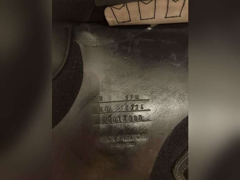 Verkaufe Springsattel der Marke Equiline