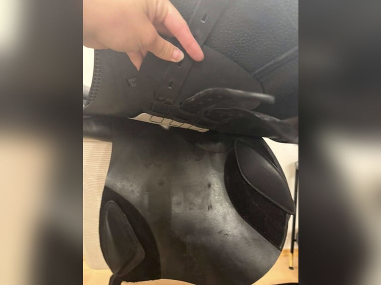 Verkaufe Springsattel der Marke Equiline