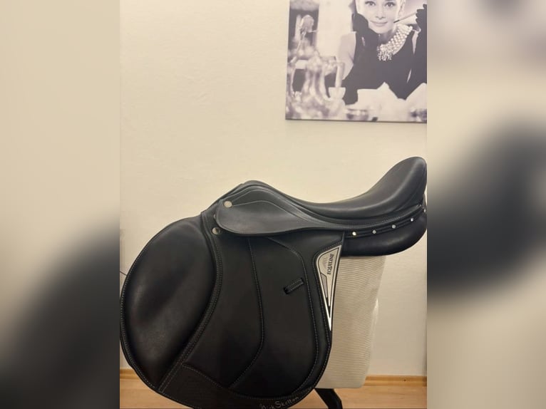 Verkaufe Springsattel der Marke Equiline