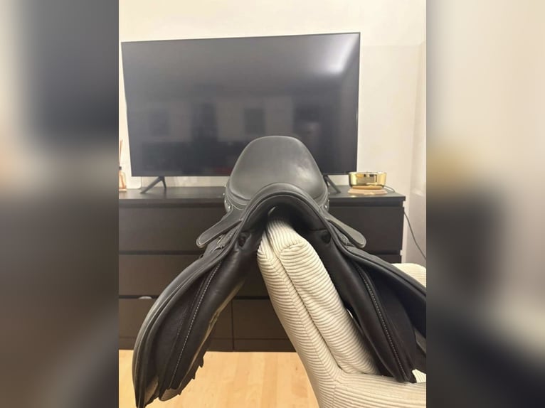 Verkaufe Springsattel der Marke Equiline