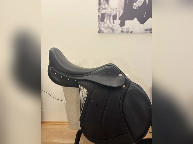 Verkaufe Springsattel der Marke Equiline