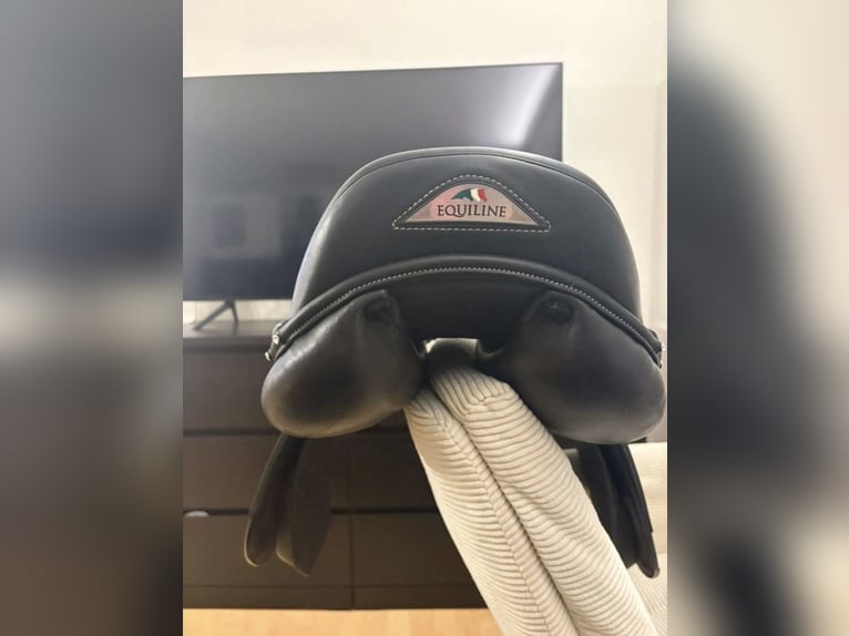 Verkaufe Springsattel der Marke Equiline