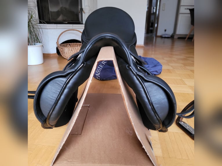 Wenig gebrauchter Springsattel von Passier