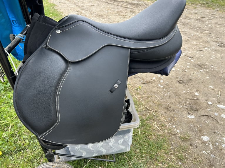 Wintec 500 Jump 17,5 in schwarz Wintec 500 Jump 17,5 in schwarz