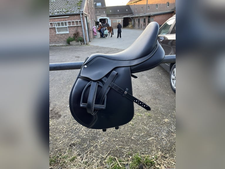 Wintec Springsattel - fast neu, nur 10x benutzt