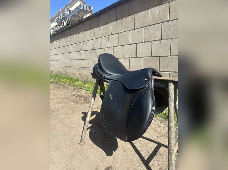 Zu Verkaufen steht ein Neuwertiger springsattel der Marke Tekna