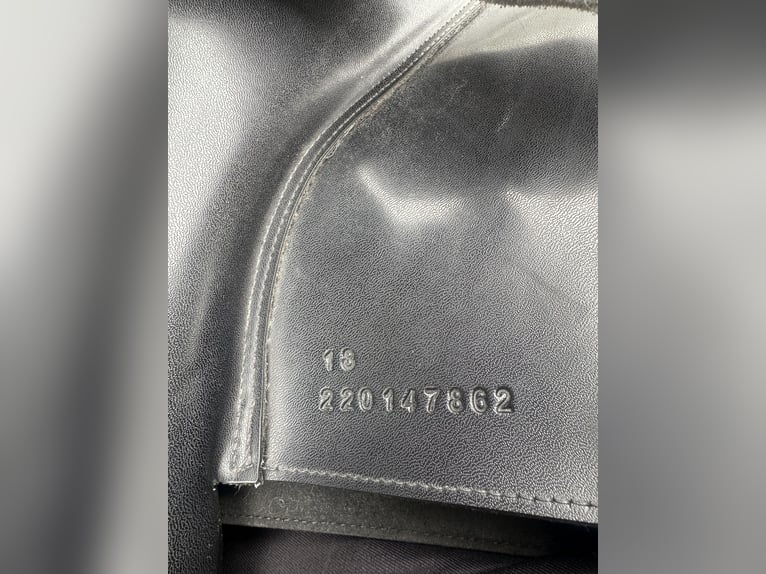 Zu Verkaufen steht ein Neuwertiger springsattel der Marke Tekna