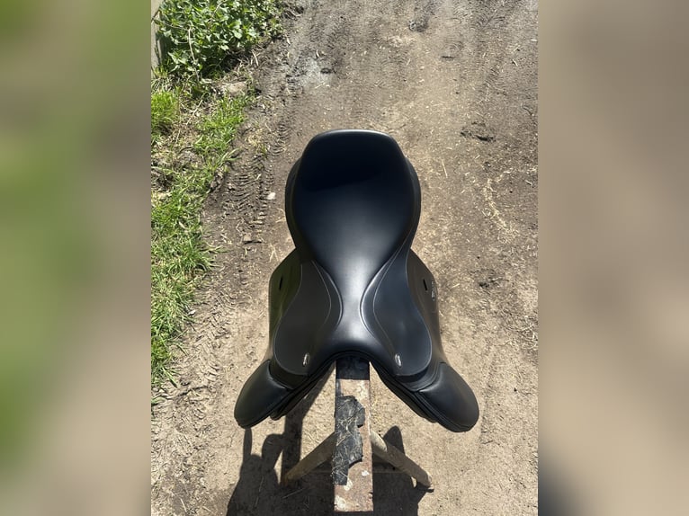 Zu Verkaufen steht ein Neuwertiger springsattel der Marke Tekna