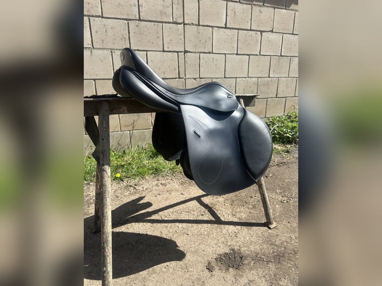 Zu Verkaufen steht ein Neuwertiger springsattel der Marke Tekna