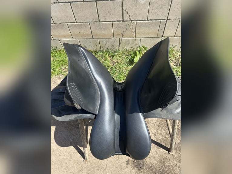 Zu Verkaufen steht ein Neuwertiger springsattel der Marke Tekna