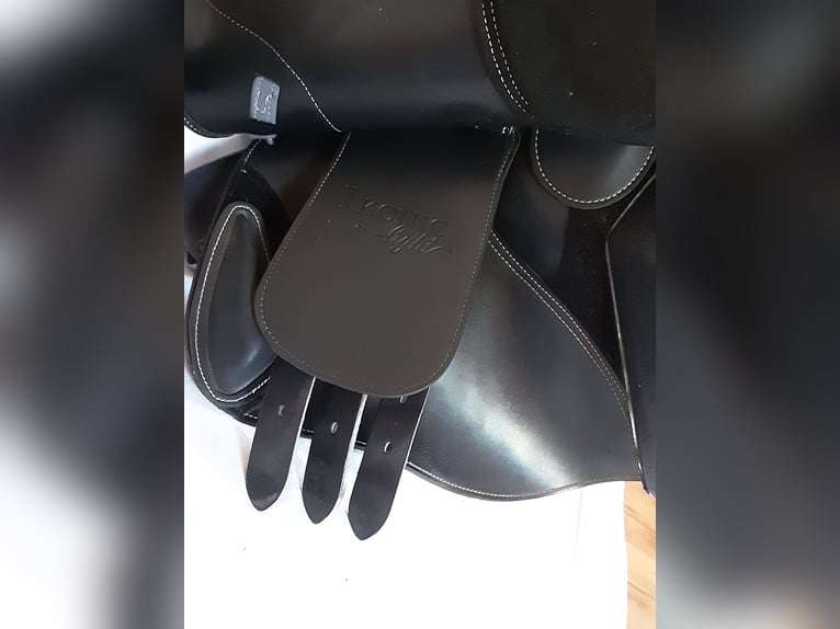 Viellseitigkeitssattel von Ikonic