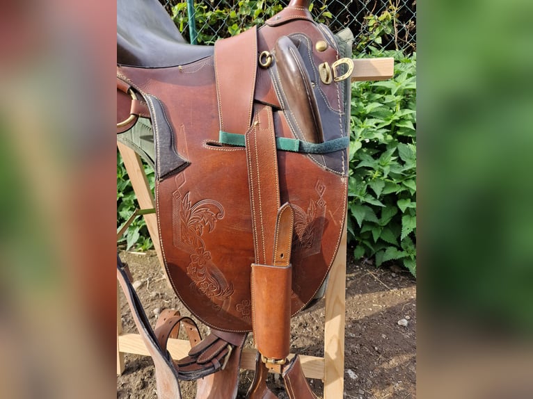 Australischer Stocksattel, Sattel (Schlumpf)