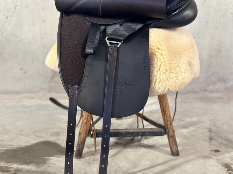 Freizeitsattel für kurze breite Pferde — 40 cm 17“ KW 35, Probeversand — VS Wanderreiten Trekking