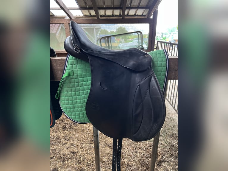 Hennig VS Sattel breite Kammer 18”