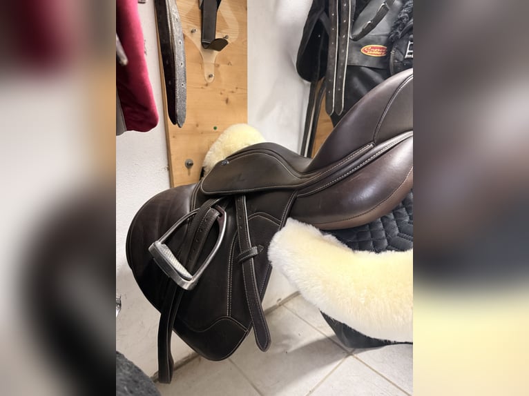 Ikonic Vielseitigkeitssattel 16,5 Zoll