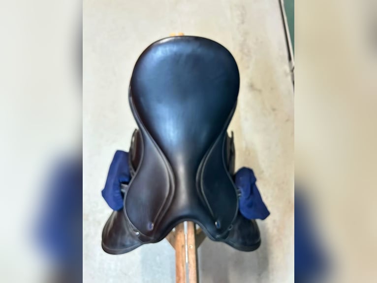 Ikonic Vielseitigkeitssattel 17,5'' 