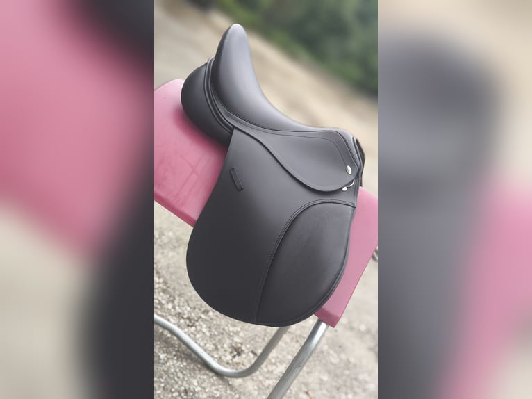 Kentaur Antigona Vielseitigkeitssattel – 17 Zoll, KW 3, Webflexbaum, Schwarz