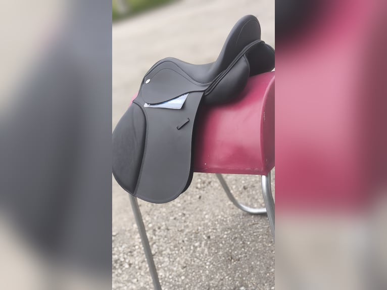 Kentaur Antigona Vielseitigkeitssattel – 17 Zoll, KW 3, Webflexbaum, Schwarz