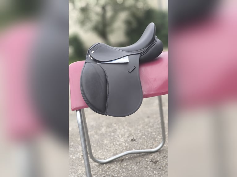 Kentaur Antigona Vielseitigkeitssattel – 17 Zoll, KW 3, Webflexbaum, Schwarz