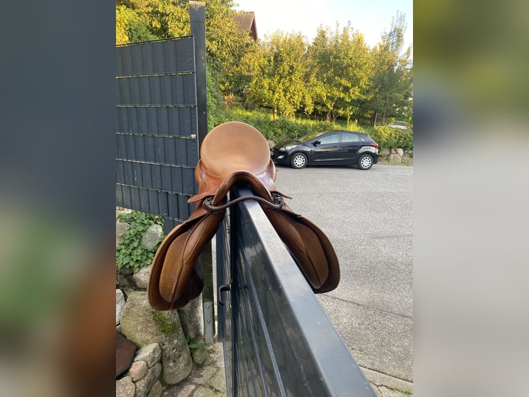 Kentaur Kassiopeia Vielseitigkeitssattel 17 1/2 Zoll cognac mit Steigbügelriemen