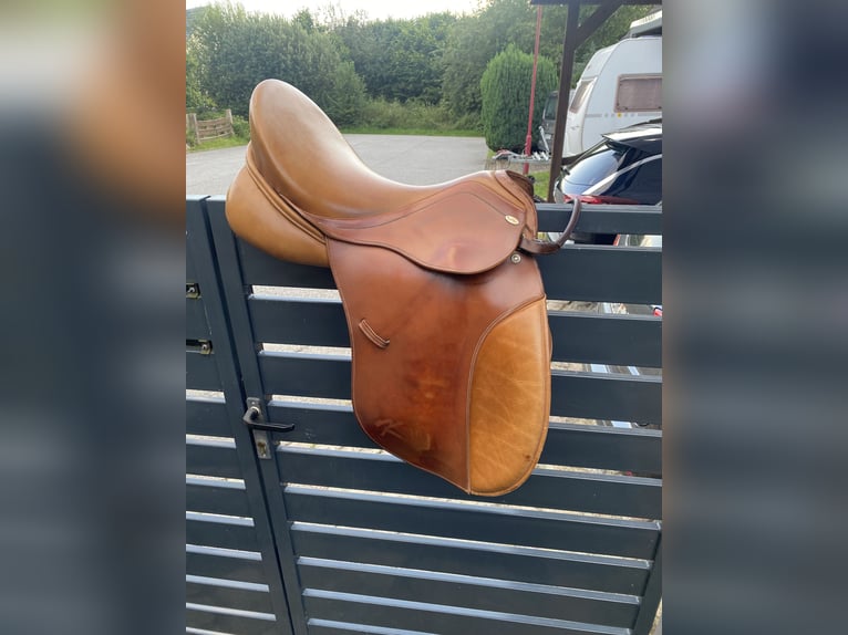 Kentaur Kassiopeia Vielseitigkeitssattel 17 1/2 Zoll cognac mit Steigbügelriemen