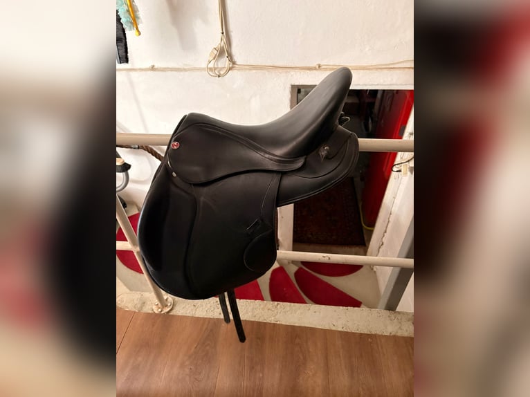 Kieffer Vielseittigkeitssattel Bern praktisch neu