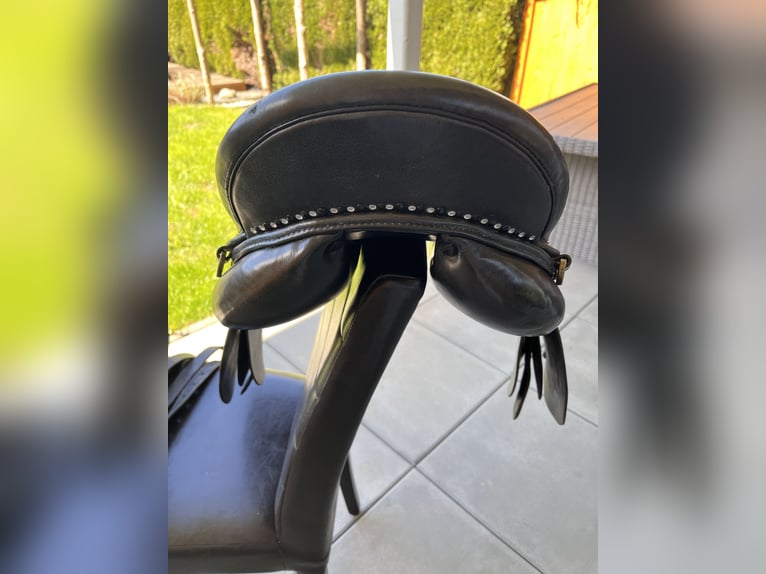 Massimo ON | VSD Sattel mit leichten Dressurschwung 17,5 Zoll KW 34