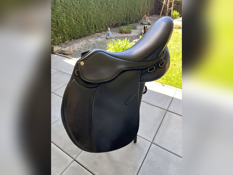 Massimo ON | VSD Sattel mit leichten Dressurschwung 17,5 Zoll KW 34