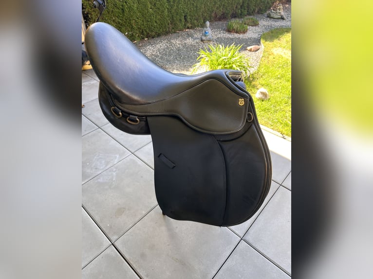 Massimo ON | VSD Sattel mit leichten Dressurschwung 17,5 Zoll KW 34