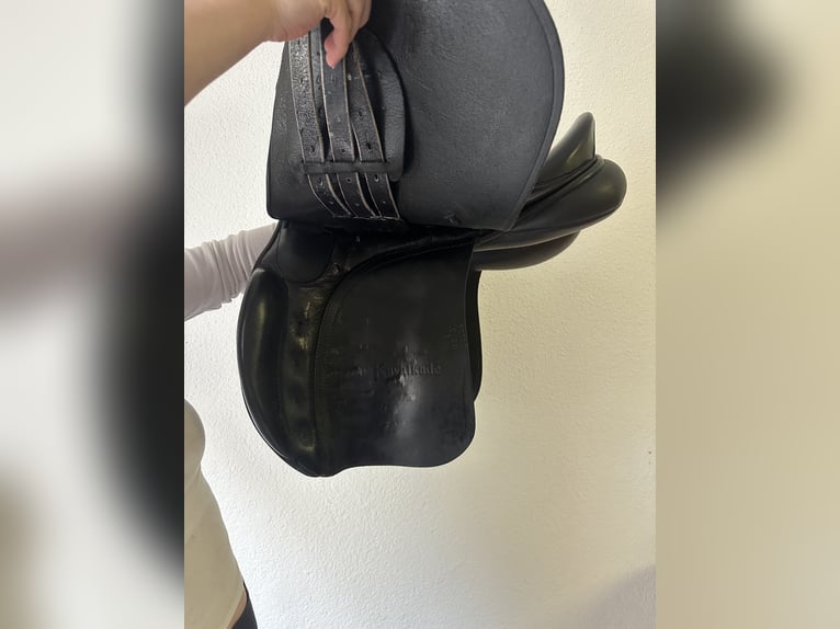 Schwarzer Kavalkade Vielseitigkeitssattel – Schwerpunkt Dressur – 17,5 Zoll