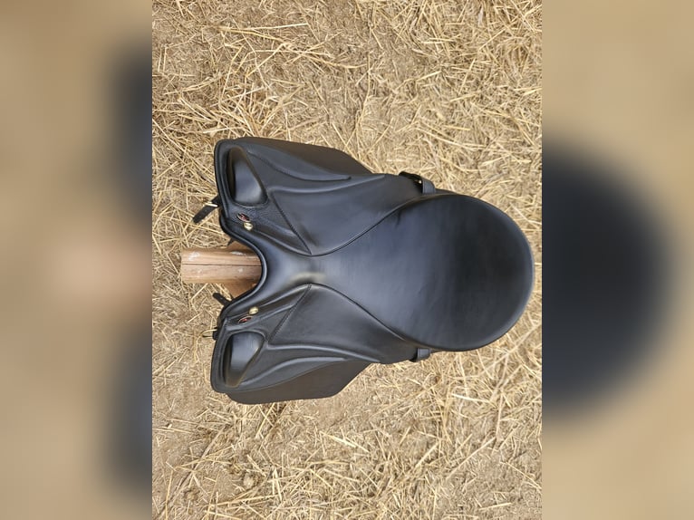 SOMMER Remos X-Cross Dressage Sattel zu verkaufen