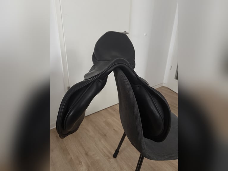 Stübben Sattel neuwertig | 18” | KW 30