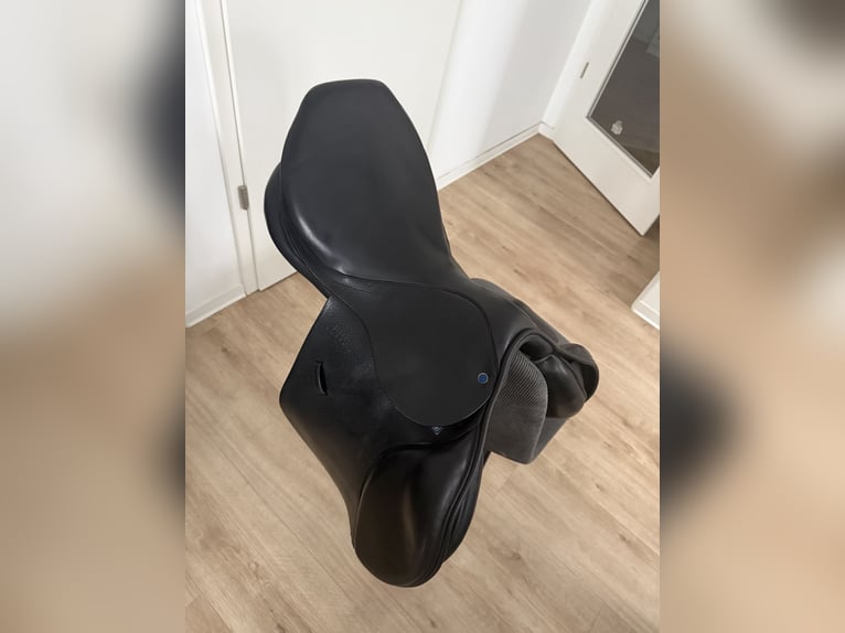 Stübben Sattel neuwertig | 18” | KW 30