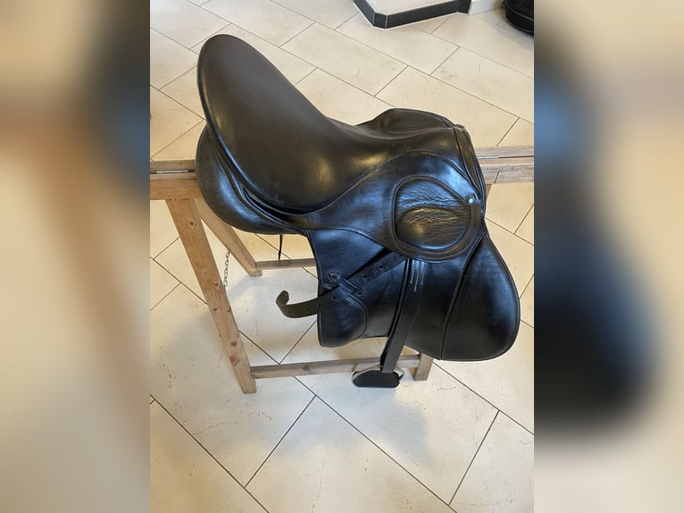 Stübben Springsattel Scandica 17"