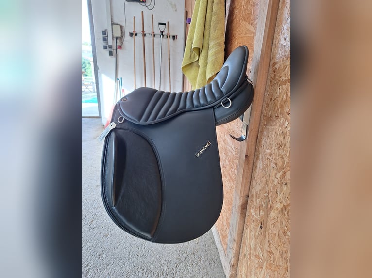 Supreme 18' VS Sattel