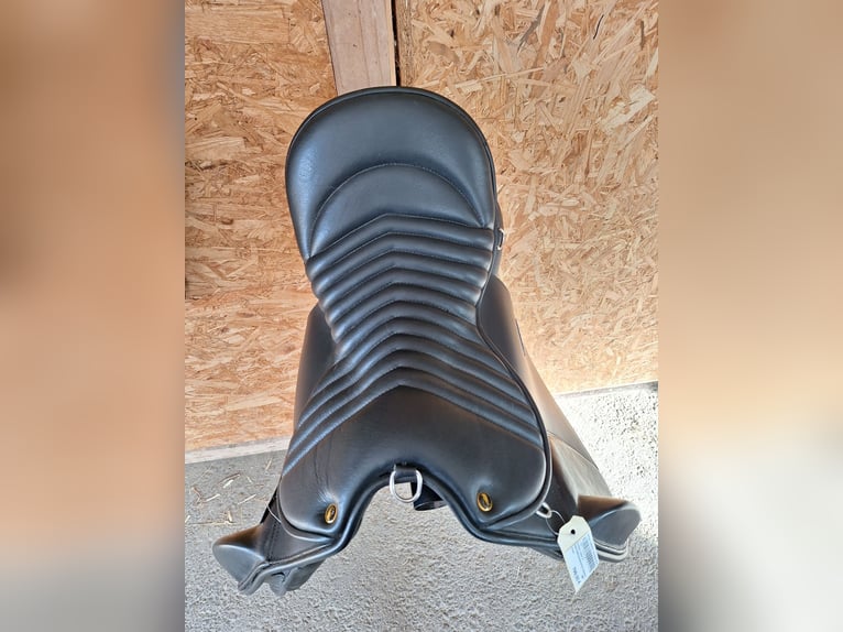 Supreme 18' VS Sattel