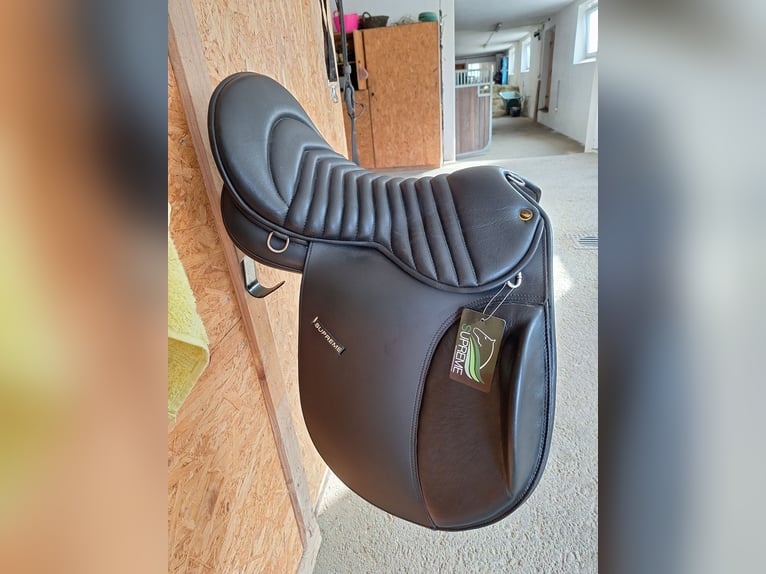 Supreme 18' VS Sattel