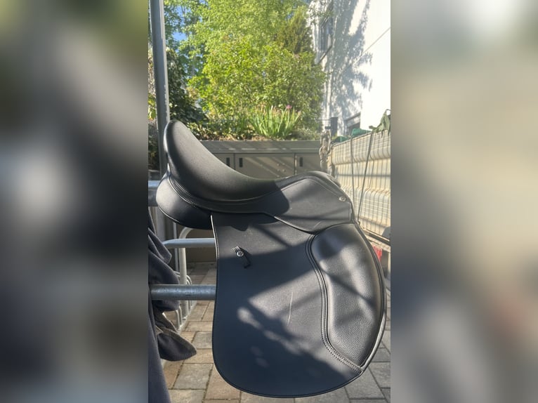 Verkaufe einen Vielseitigkeitsattel