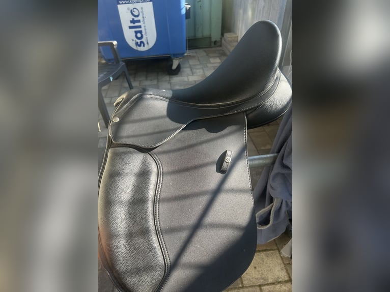 Verkaufe einen Vielseitigkeitsattel